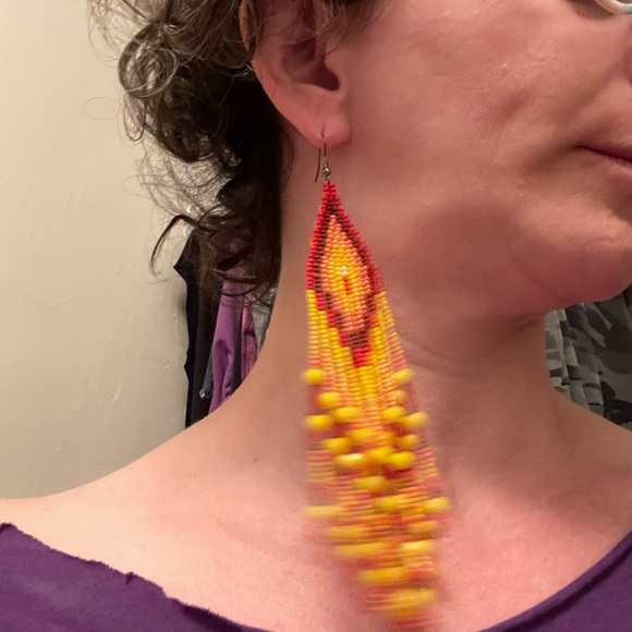 Indigenous beaded earrings - Picture 3 of 4